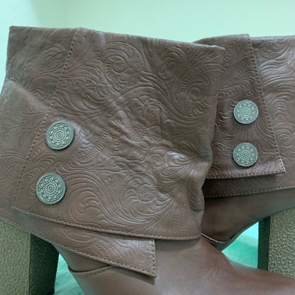 Muk Luks heeled booties - Picture 4 of 4